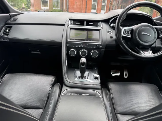 2020 Jaguar E-Pace — photo 4