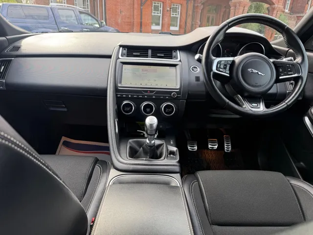 2018 Jaguar E-Pace — photo 3