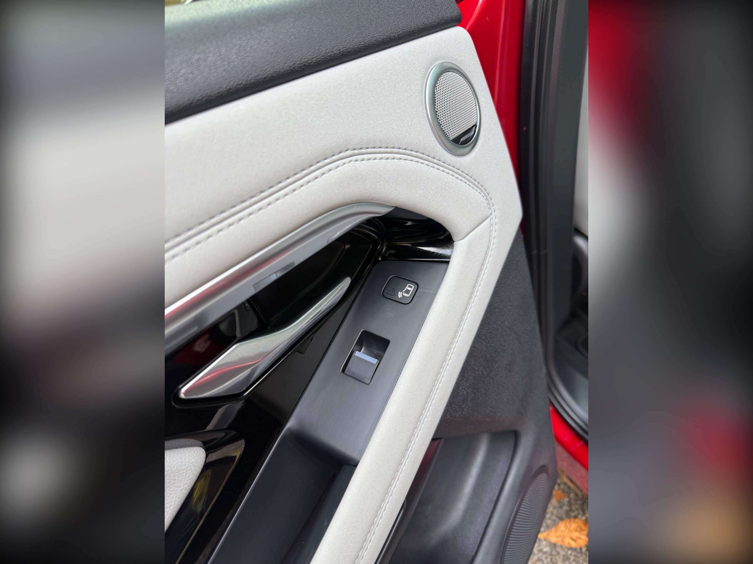 2019 Land Rover Range Rover Evoque thumbnail 54