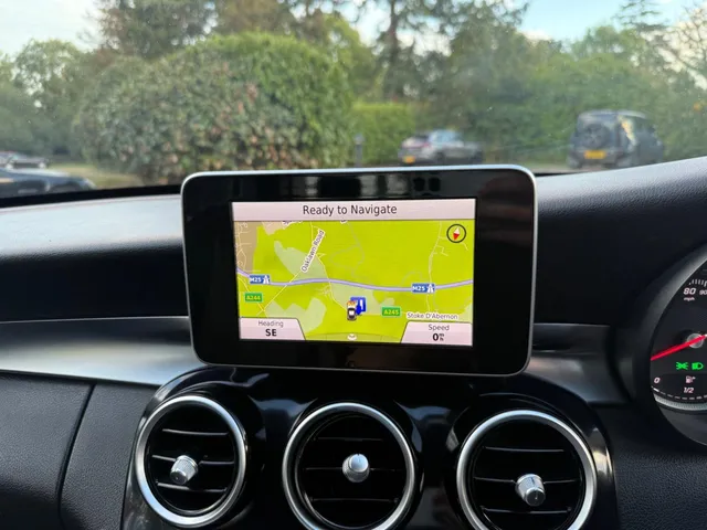 2015 Mercedes-Benz C-Class — photo 3