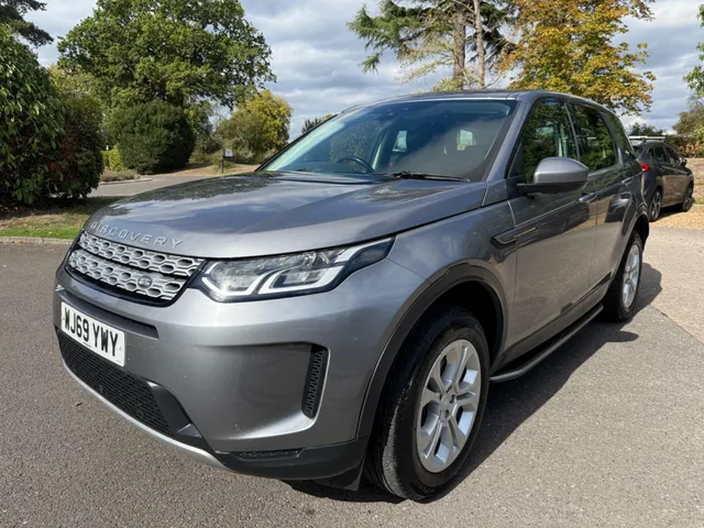 2019 Land Rover Discovery Sport — photo 2
