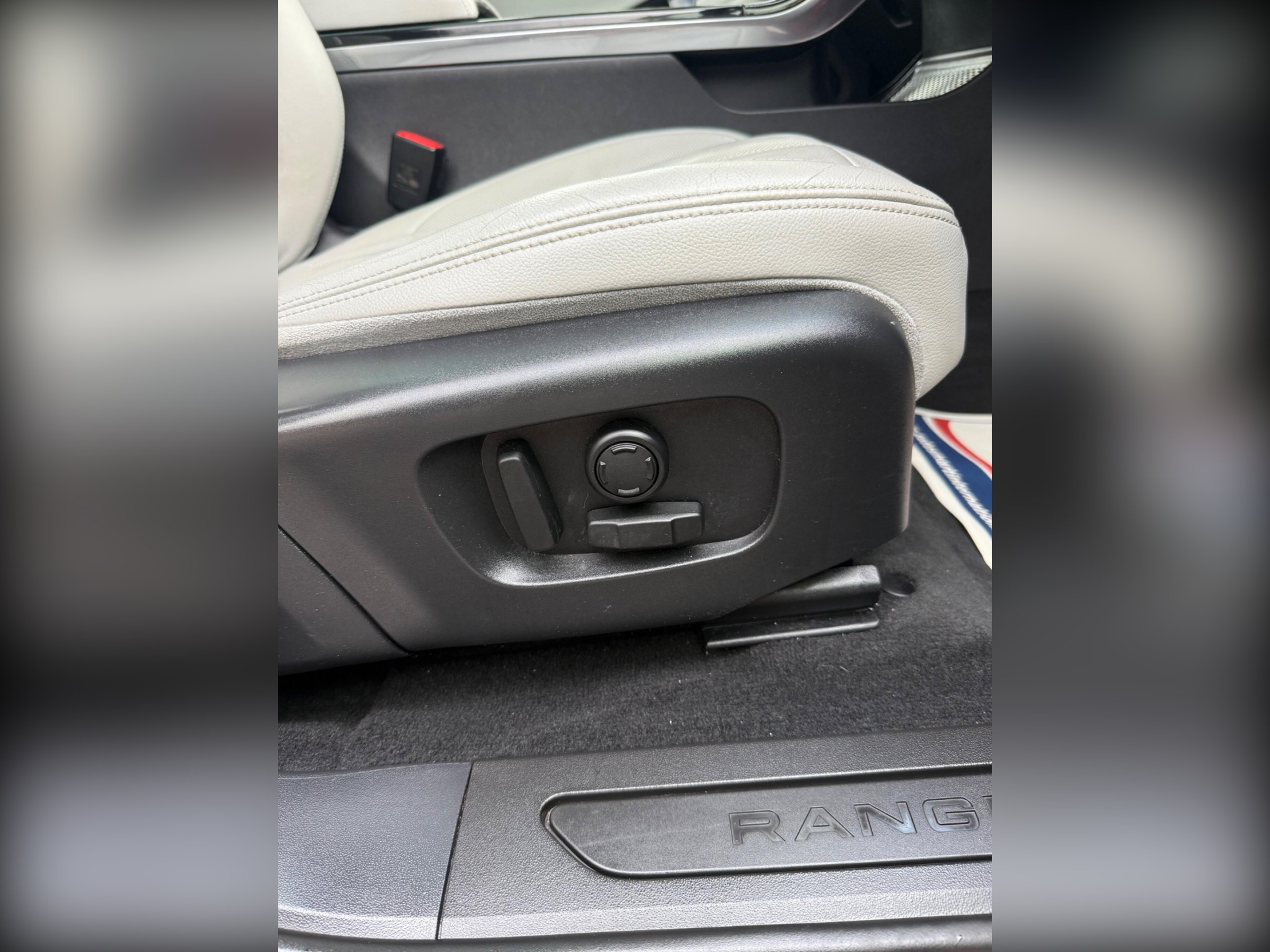 2019 Land Rover Range Rover Evoque thumbnail 56