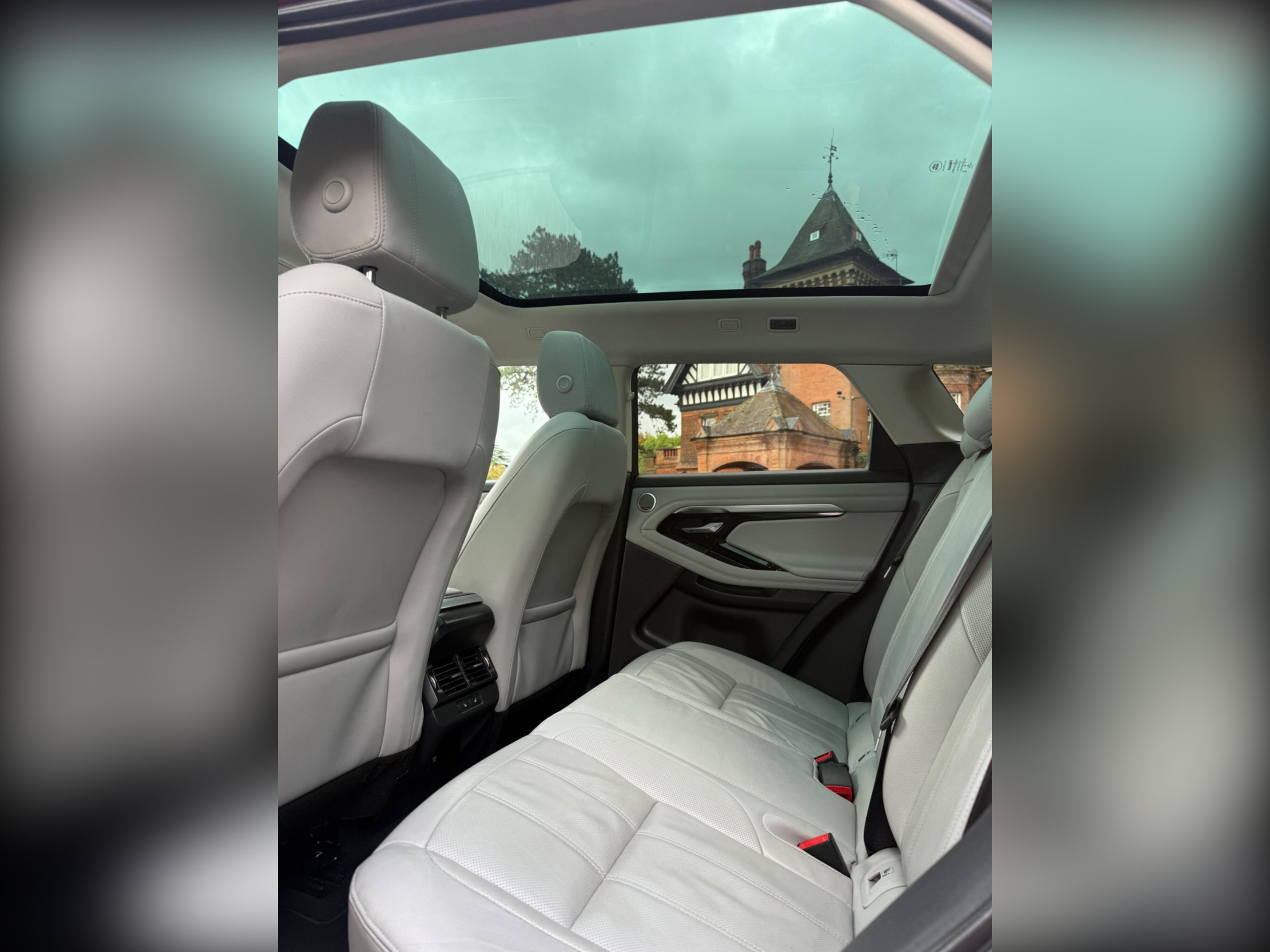 2019 Land Rover Range Rover Evoque thumbnail 3