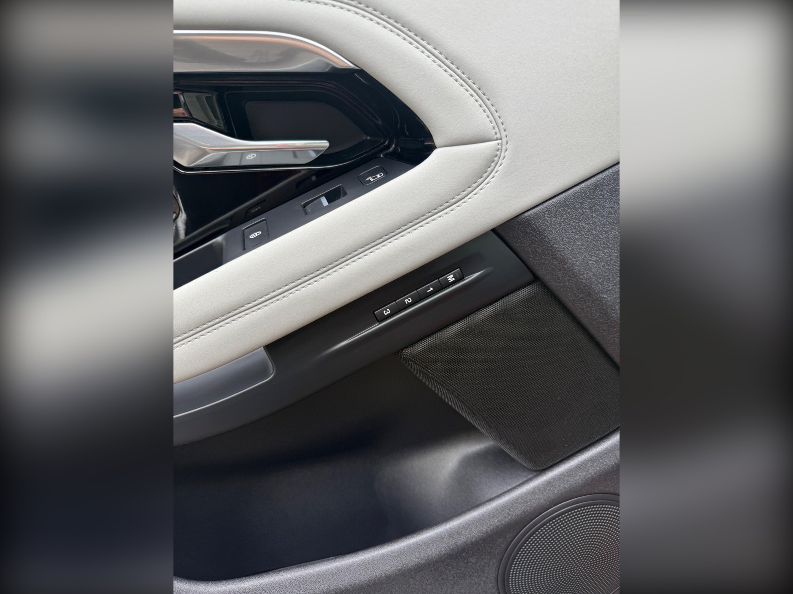 2019 Land Rover Range Rover Evoque thumbnail 53