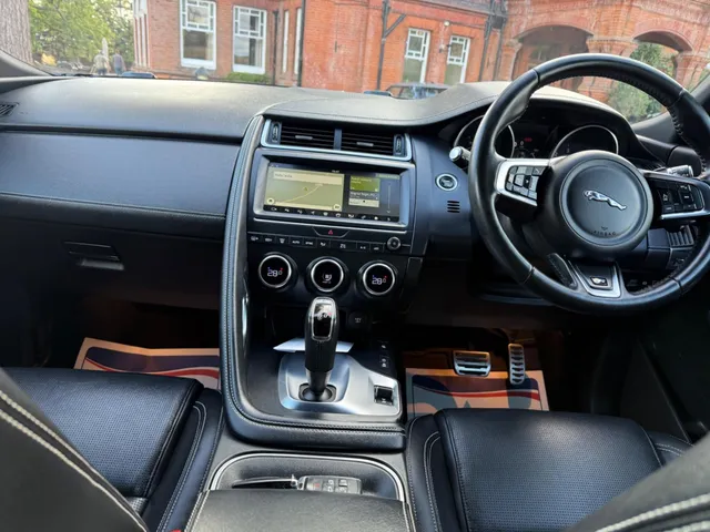 2018 Jaguar E-Pace — photo 3
