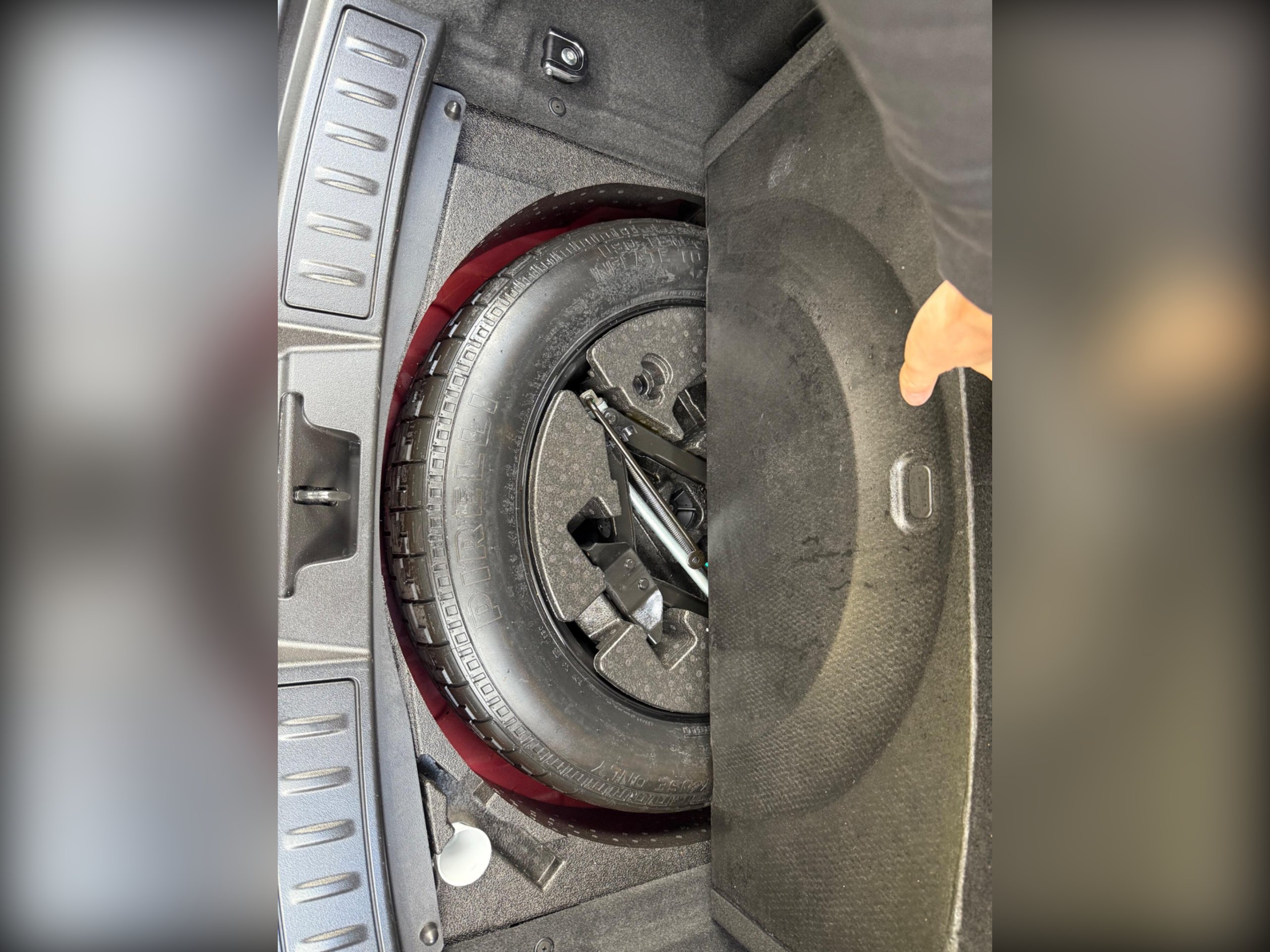 2019 Land Rover Range Rover Evoque thumbnail 30