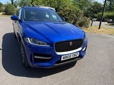 Used 2018 Jaguar F-Pace R-sport Awd Auto for sale on Motoring Today
