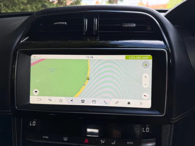 2019 Jaguar F-Pace — photo 4