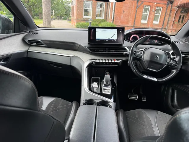 2021 Peugeot 5008 — photo 3