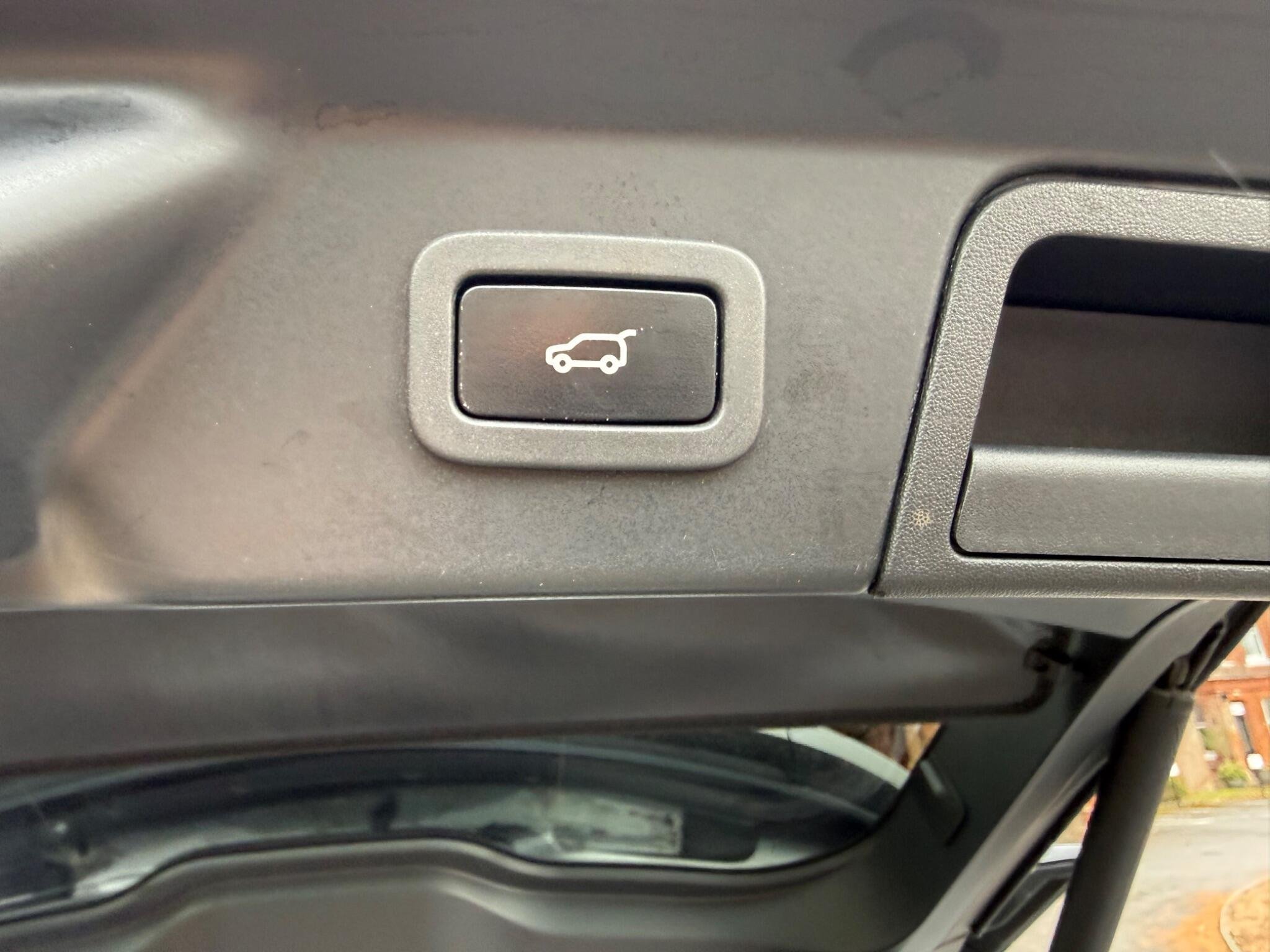 2019 Land Rover Range Rover Velar thumbnail 37
