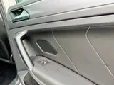 2017 Volkswagen Tiguan thumbnail 37