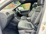 2017 Volkswagen Tiguan thumbnail 45