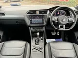 2017 Volkswagen Tiguan thumbnail 4