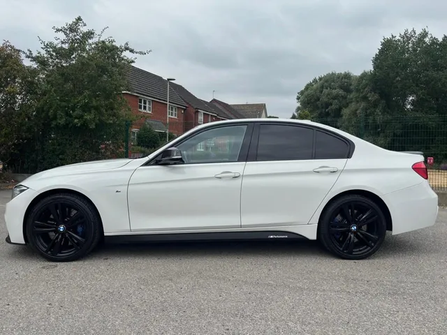 2017 BMW 3 Series — photo 2