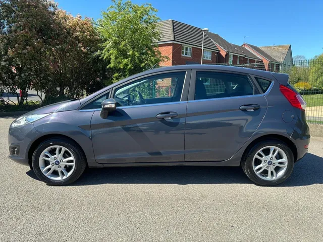 2014 Ford Fiesta — photo 2