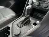 2017 Volkswagen Tiguan thumbnail 29