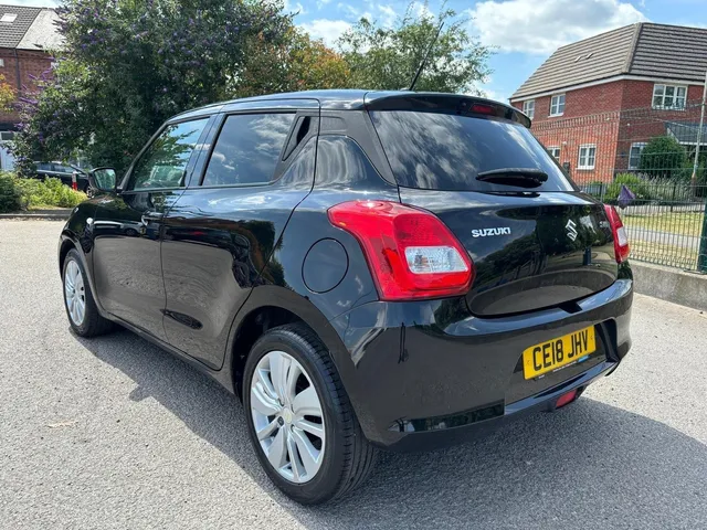 2018 Suzuki Swift — photo 2