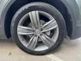 2019 Volkswagen Tiguan thumbnail 30