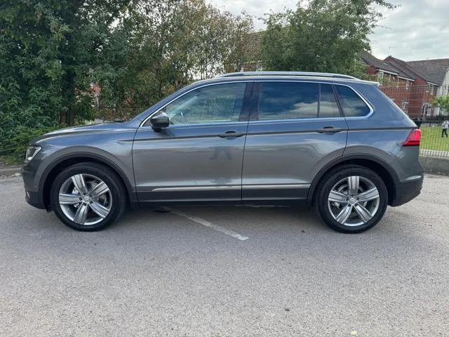 2019 Volkswagen Tiguan — photo 2