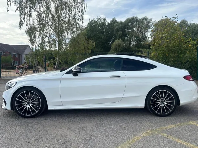 2016 Mercedes-Benz C-Class — photo 2