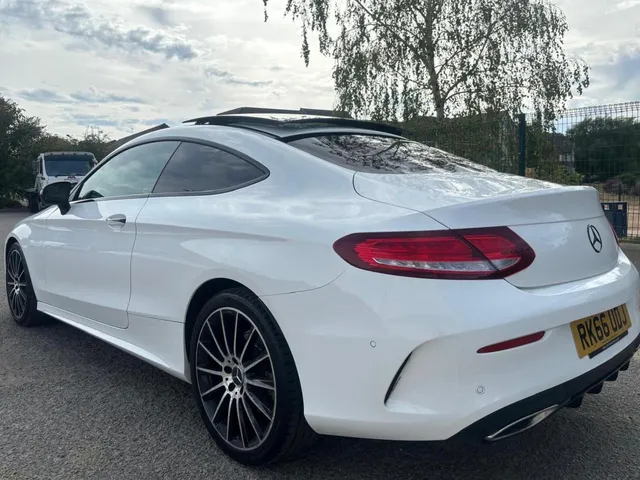 2016 Mercedes-Benz C-Class — photo 3