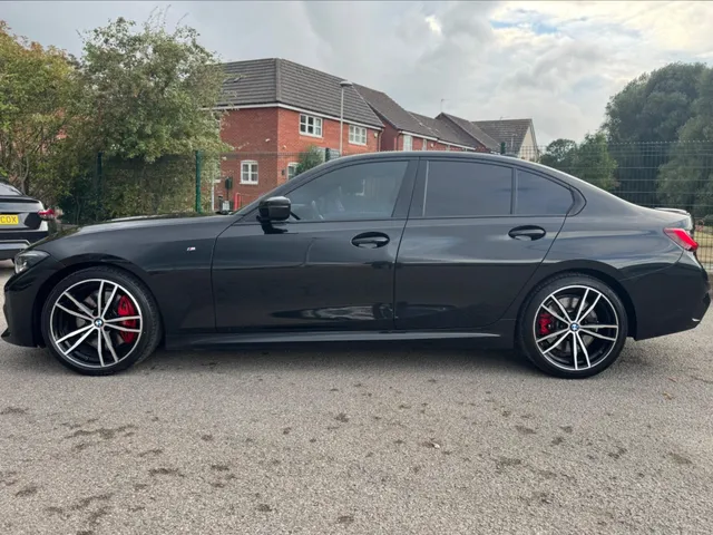 2021 BMW 3 Series — photo 2