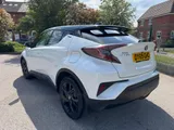 2019 Toyota C-HR thumbnail 3