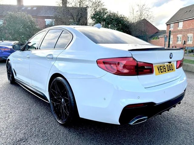 2019 BMW 5 Series — photo 3