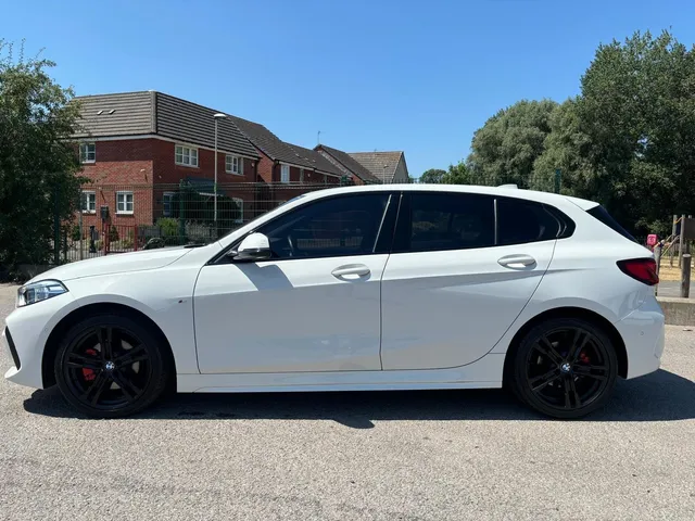 2020 BMW 1 Series — photo 2