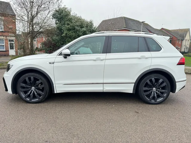 2017 Volkswagen Tiguan — photo 2