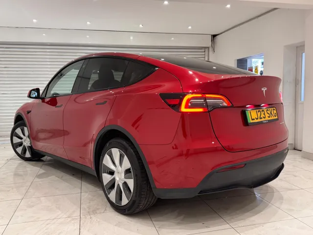 2023 Tesla Model Y — photo 4