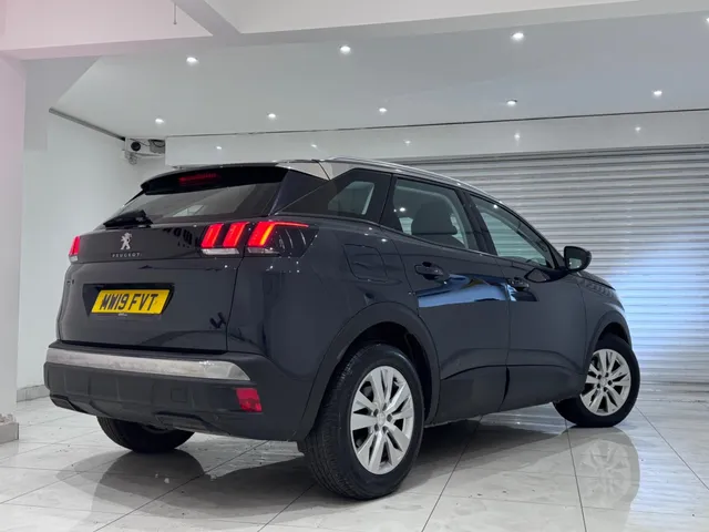2019 Peugeot 3008 — photo 2