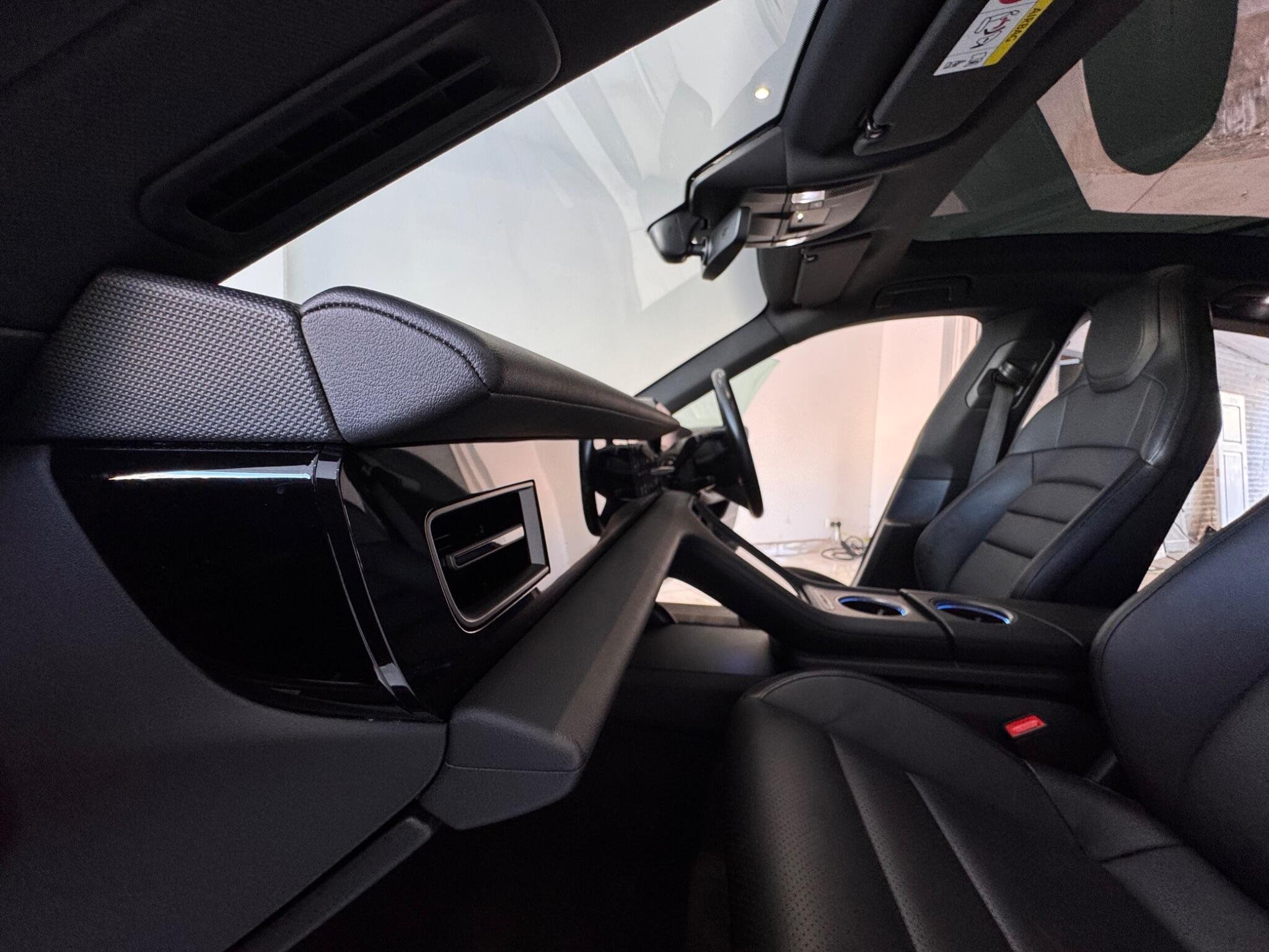 2022 Porsche Taycan thumbnail 10