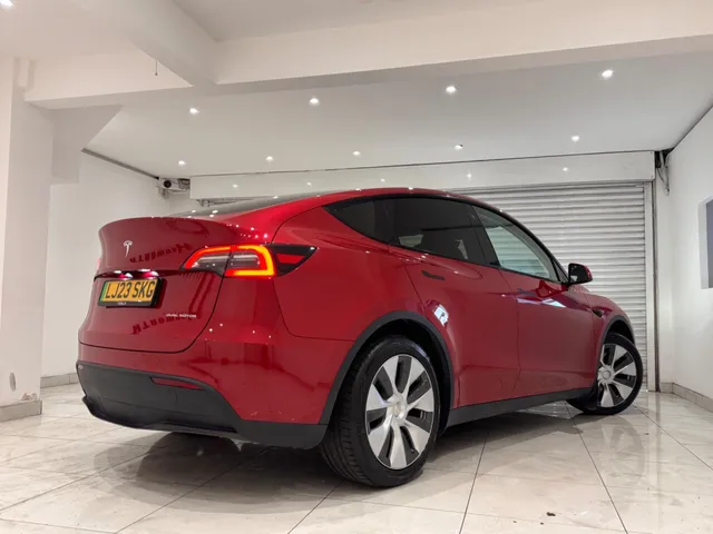 2023 Tesla Model Y — photo 2