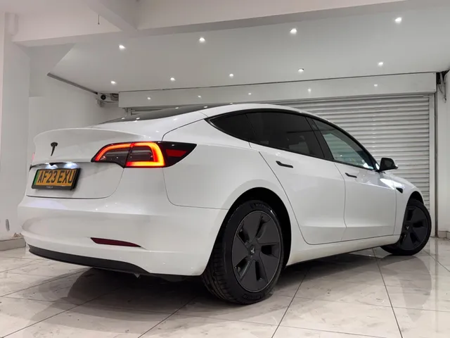 2023 Tesla Model 3 — photo 4