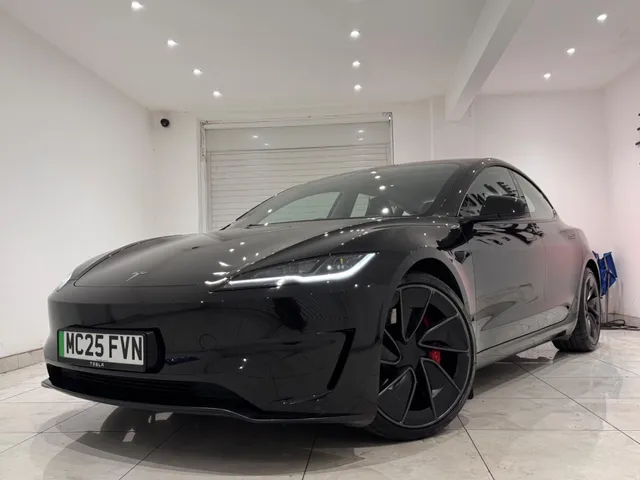 2025 Tesla Model 3 — photo 3