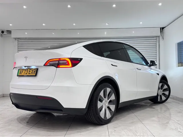 2023 Tesla Model Y — photo 2