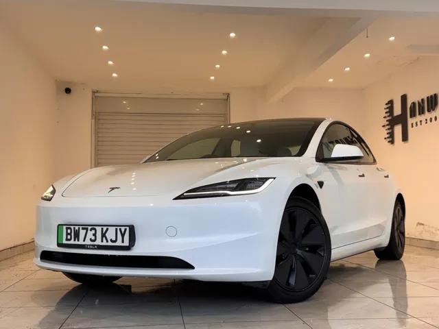 2024 Tesla Model 3 — photo 4