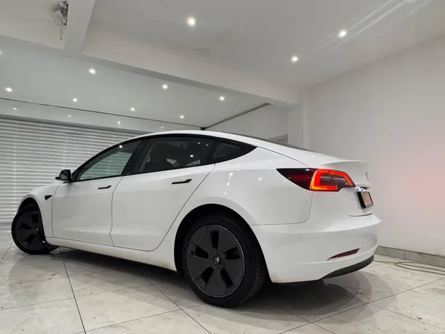 2023 Tesla Model 3 — photo 4
