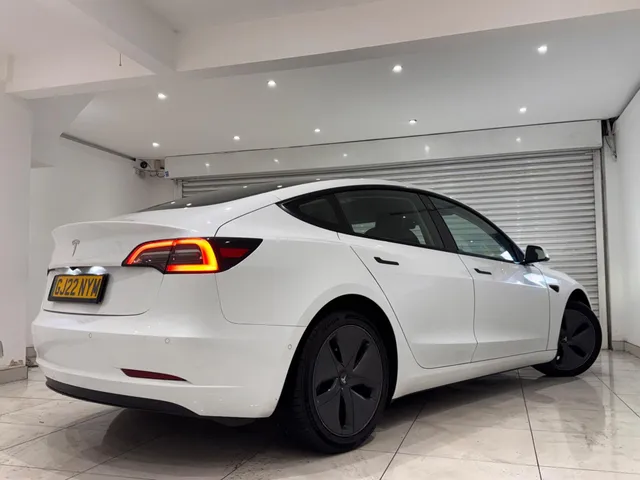 2022 Tesla Model 3 — photo 3
