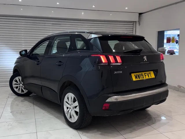2019 Peugeot 3008 — photo 2