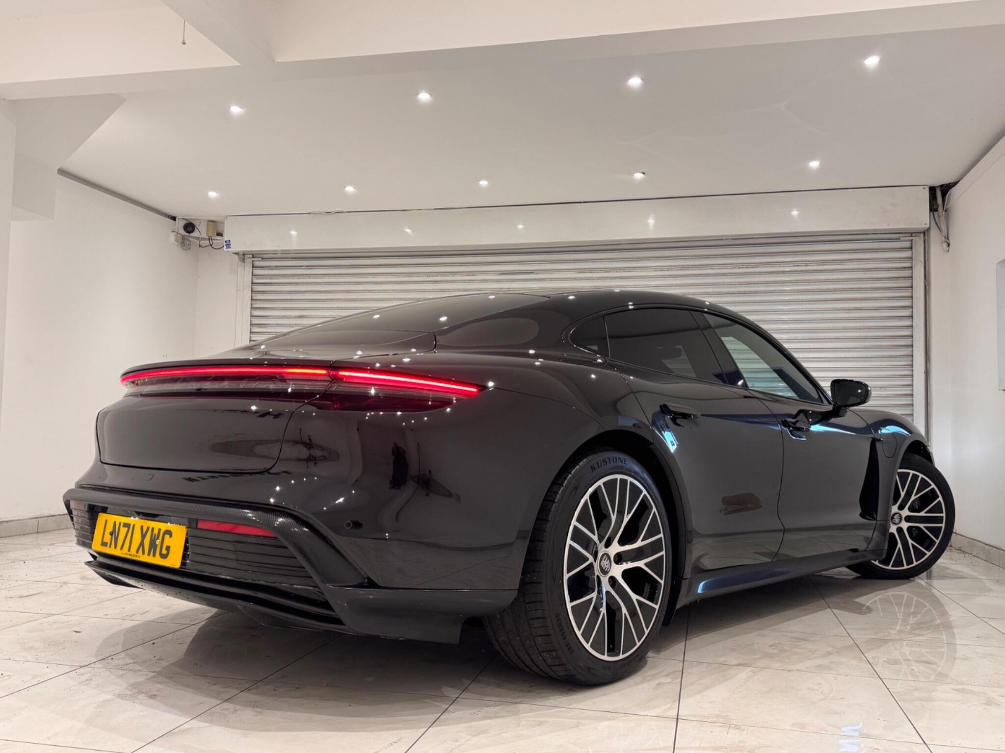 2022 Porsche Taycan thumbnail 5