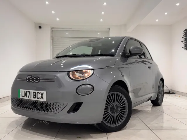 2022 Fiat 500e — photo 3