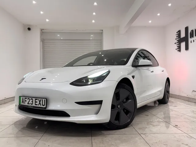 2023 Tesla Model 3 — photo 3