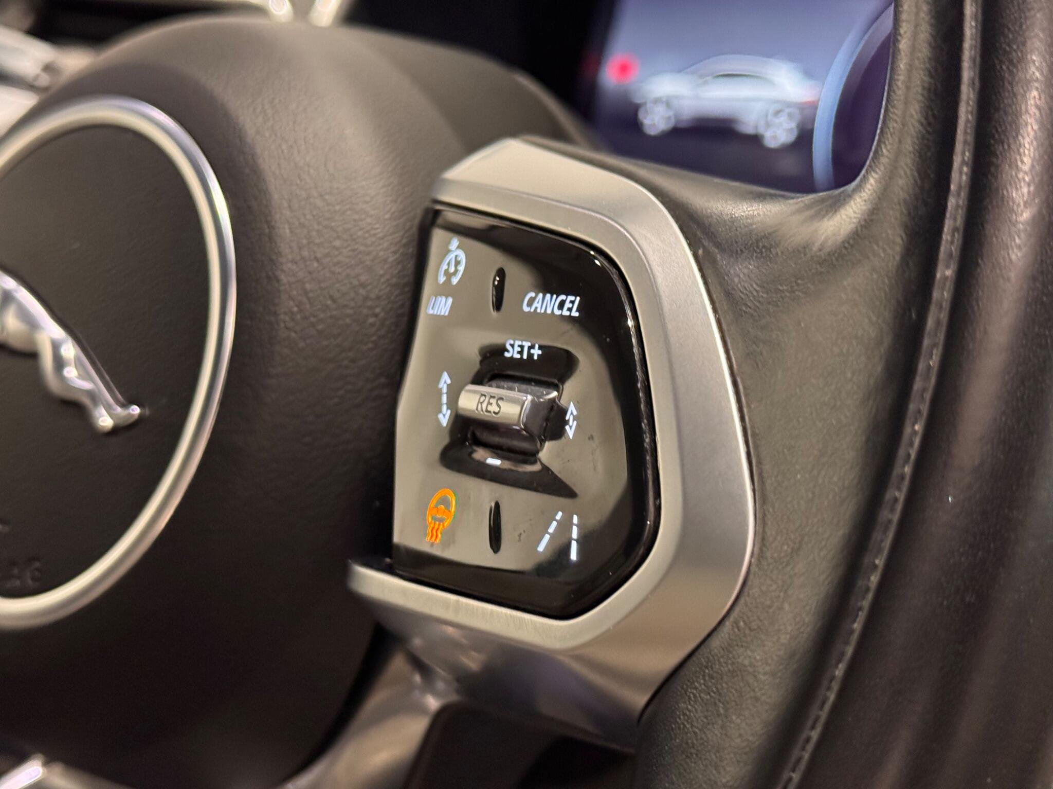 2021 Jaguar I-Pace thumbnail 23