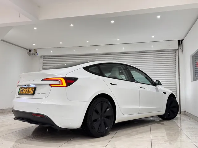2024 Tesla Model 3 — photo 3