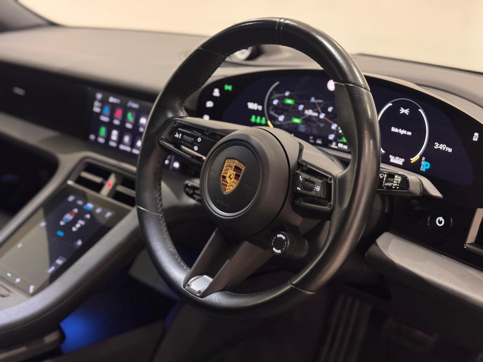 2022 Porsche Taycan thumbnail 18