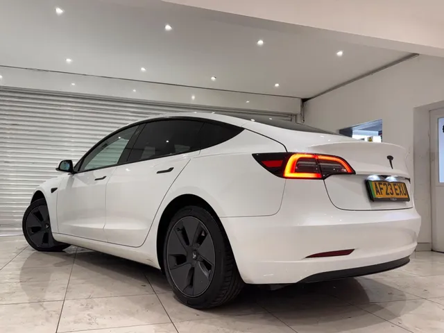 2023 Tesla Model 3 — photo 2
