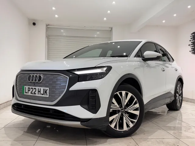 2022 Audi Q4 e-tron — photo 3