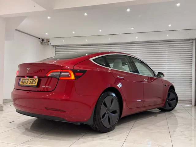 2019 Tesla Model 3 — photo 2